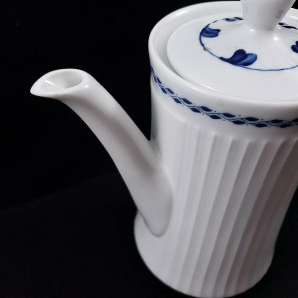 Royal Worcester Coffee Pot White With Blue Leaves - Picture 4 of 12